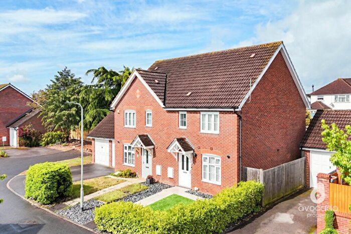 3 Bedroom Semi-Detached House For Sale In Oatlands Chase, Shinfield, RG2