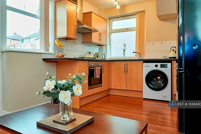 3 Bedroom Semi-Detached House To Rent In The Martyrs Close, Coventry, CV3