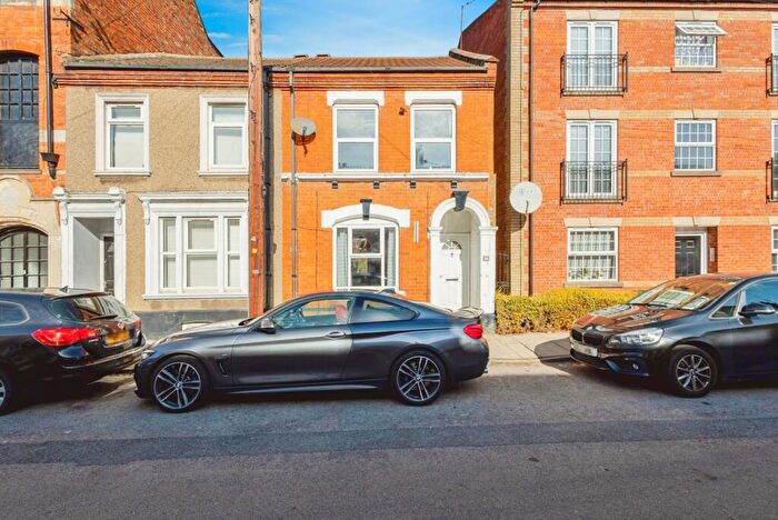 3 Bedroom Terraced House For Sale In Gray Street, Northampton, Northamptonshire, NN1