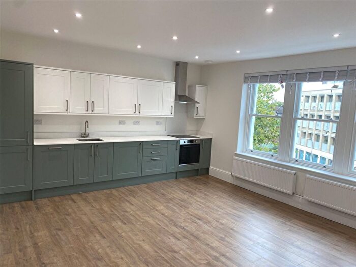 3 Bedroom Flat To Rent In Brixton Hill, London, SW2