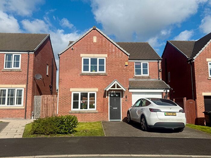 4 Bedroom Property To Rent In Alder Road, Whinmoor, Leeds, LS14