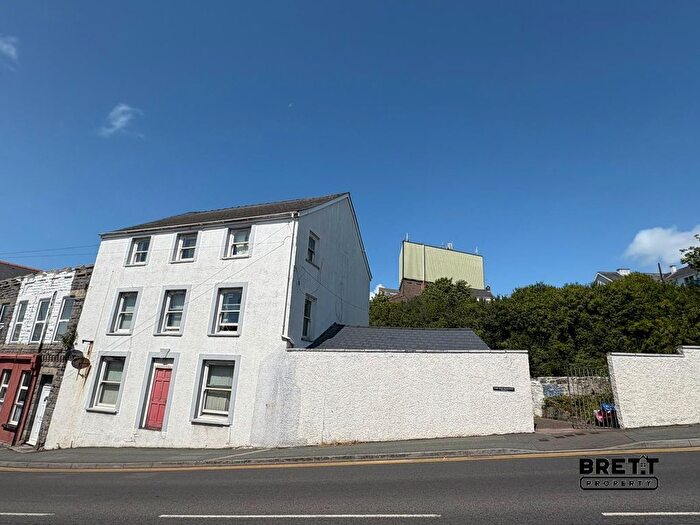 2 Bedroom Flat To Rent In Old Railway Apartments, Victoria Road, Milford Haven, SA73