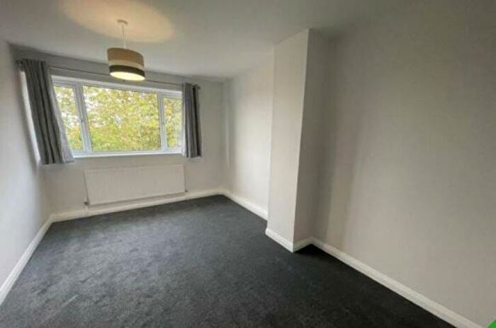 1 Bedroom Flat To Rent In Tinshill Road, Leeds, West Yorkshire, LS16
