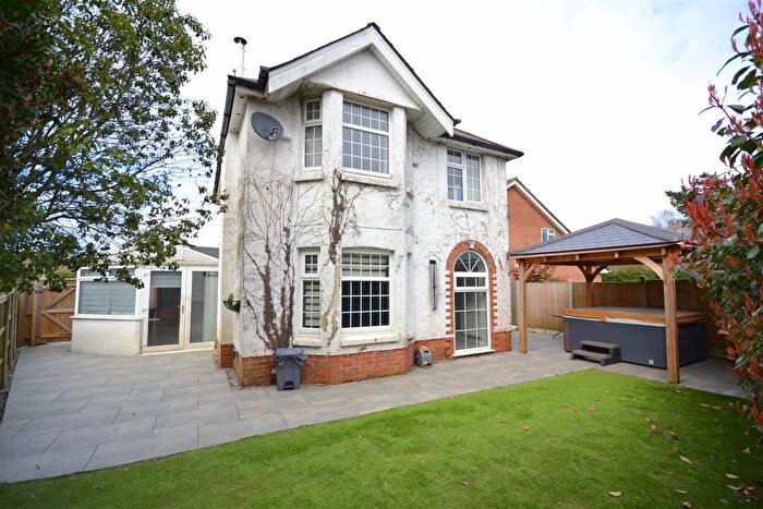 4 Bedroom Detached House To Rent In Crescent Road, Verwood, BH31