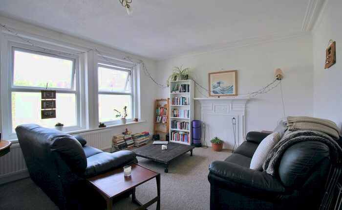 1 Bedroom Flat To Rent In Eversleigh Road, London, N3