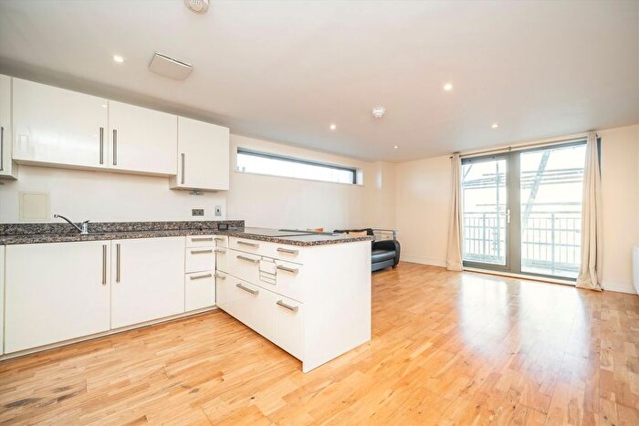 3 Bedroom Flat To Rent In Chrisp Street, Langdon Park, E14