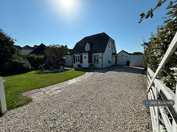 3 Bedroom Detached House To Rent In Ocean Drive, Ferring - Short Term Rental, BN12