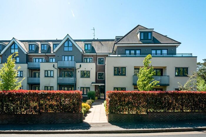 2 Bedroom Apartment For Sale In Institute Road, Taplow, Maidenhead, SL6