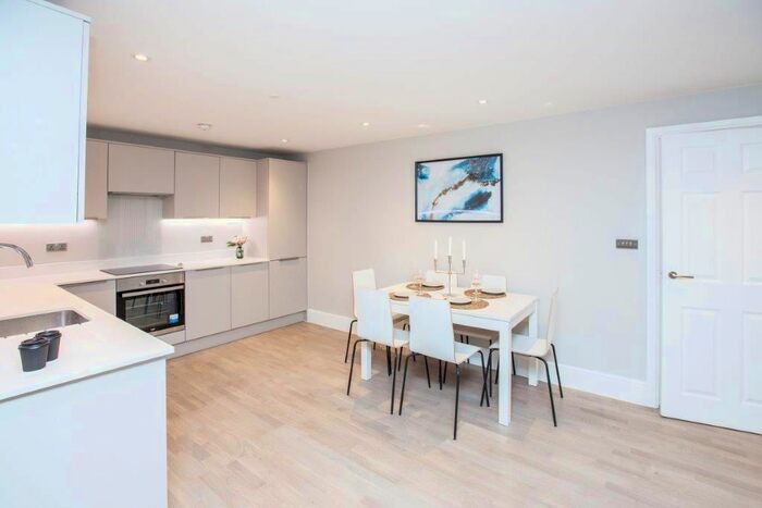3 Bedroom Flat To Rent In Carlyle Road, London, E12