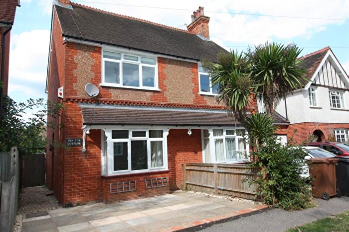 2 Bedroom House To Rent In Mount Road, Cranleigh, GU6