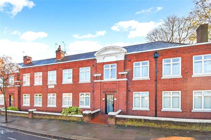 2 Bedroom Flat To Rent In Cross Deep, Twickenham, TW1