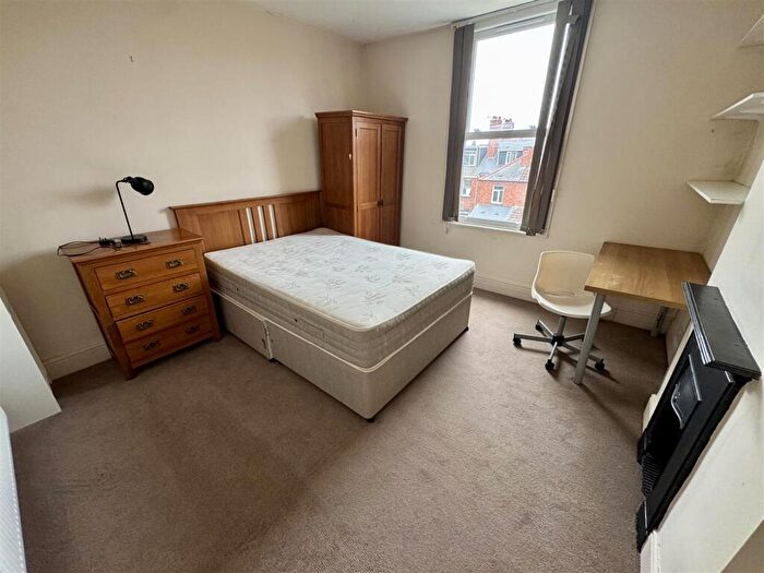 4 Bedroom End Of Terrace House For Sale In Minster Road, Spon End, Coventry, CV1 - Photo 10