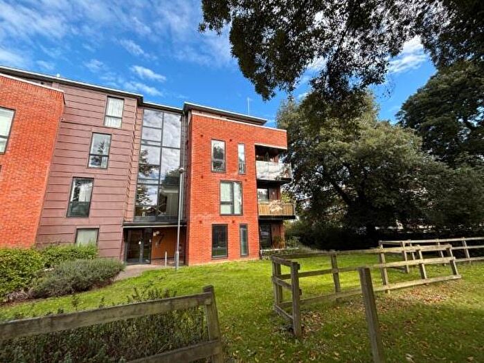 2 Bedroom Apartment To Rent In Alleyne Close, Reading, RG1