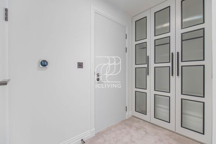 2 Bedroom Flat To Rent In Lockgate Rd, London Gb, London, SW6