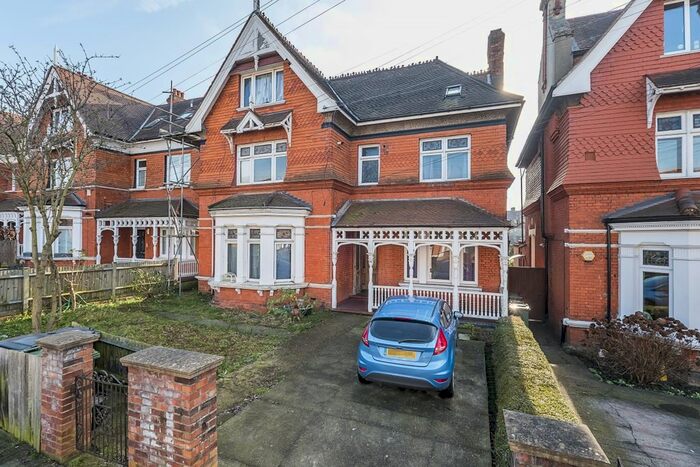 1 Bedroom Flat To Rent In Gleneldon Road, London, SW16