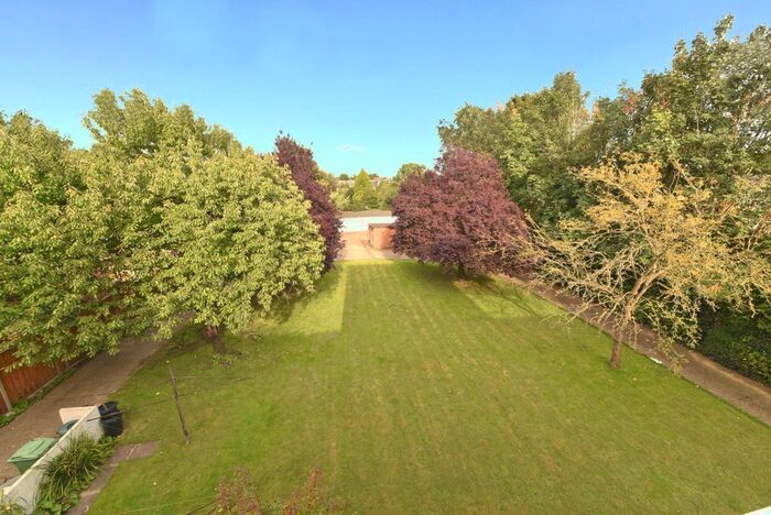 2 Bedroom Flat To Rent In Waldegrave Road, Teddington, TW11