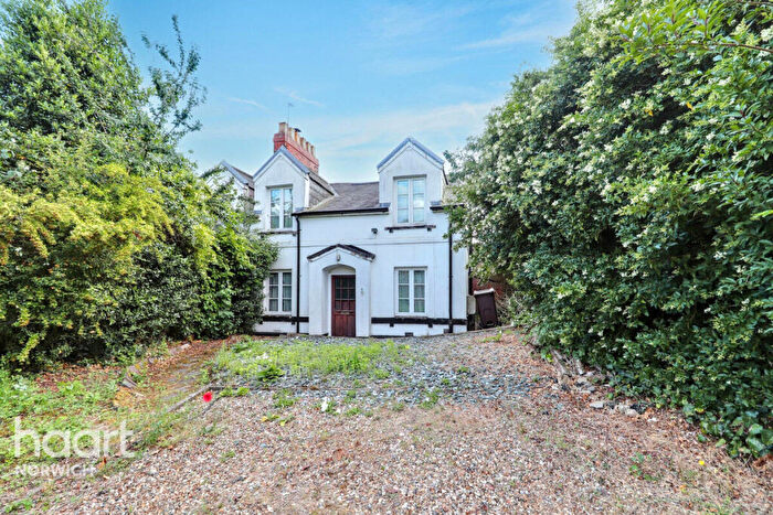 3 Bedroom Semi-Detached House For Sale In Hardy Road, Norwich, NR1