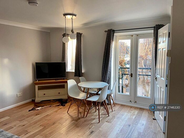 2 Bedroom Flat To Rent In Windsor Hall, London, E16