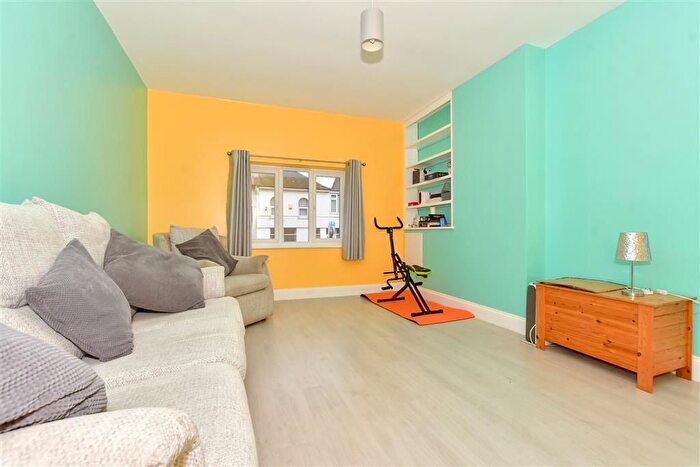 4 Bedroom Detached Bungalow For Sale In Newington Road, Ramsgate, Kent, CT12