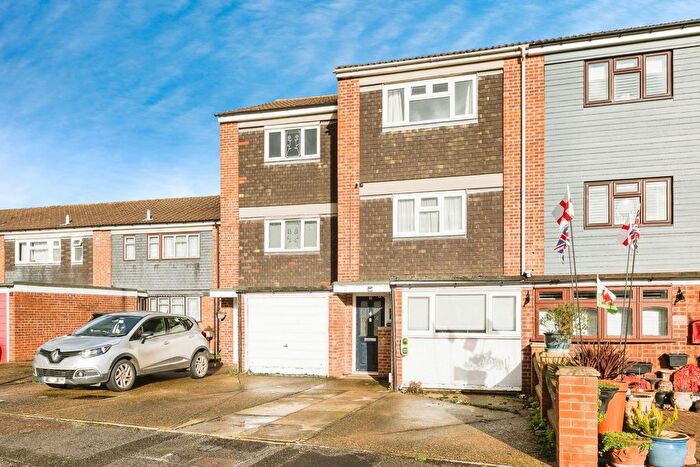 4 Bedroom Terraced House For Sale In Neave Crescent, Romford, RM3
