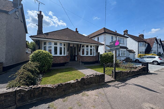 2 Bedroom Detached Bungalow For Sale In Arcadian Gardens, Hadleigh, Benfleet, Essex, SS7