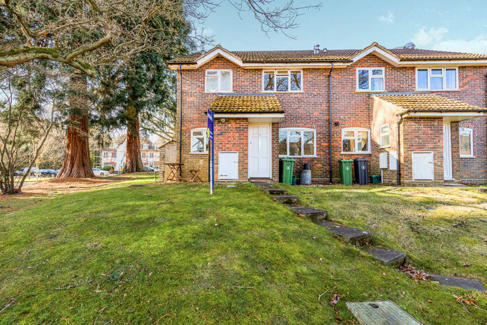 2 Bedroom End Of Terrace House To Rent In Ivy Drive, Lightwater, GU18