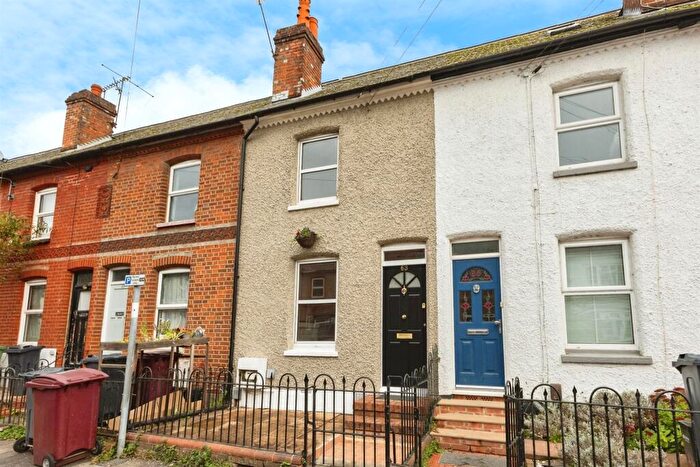 3 Bedroom Terraced House For Sale In Elgar Road, Reading, RG2