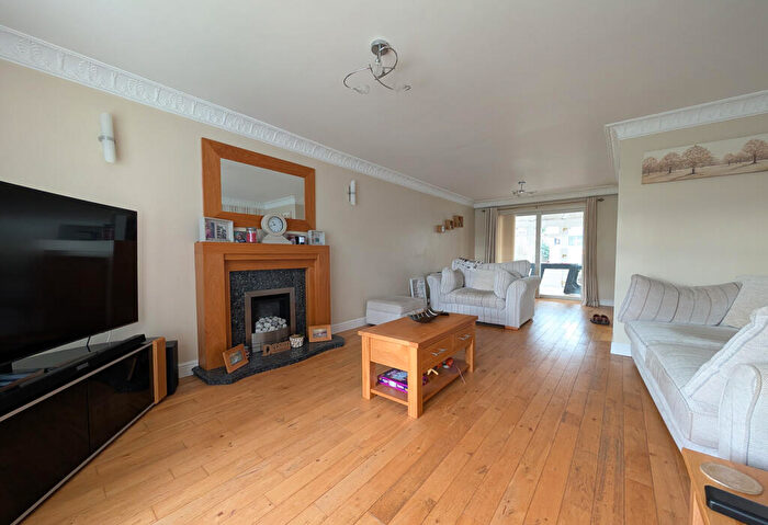 4 Bedroom Detached House For Sale In Moor Croft, Eldwick, Bingley, BD16