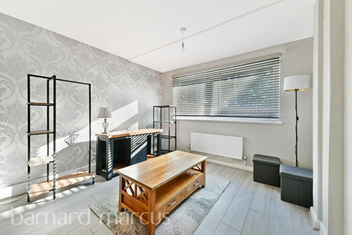 3 Bedroom Maisonette To Rent In Goldcliff Close, Morden, SM4