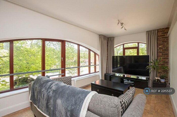 1 Bedroom Flat To Rent In Smithbrook Kilns, Cranleigh, GU6