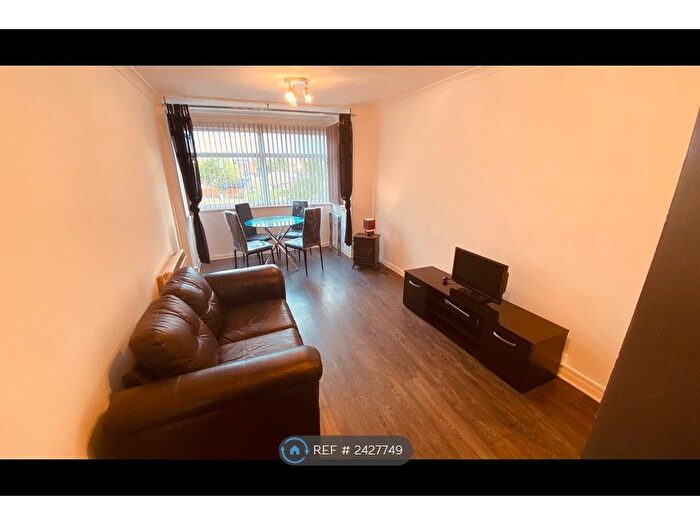 2 Bedroom Flat To Rent In Rise Park, Nottingham, NG5