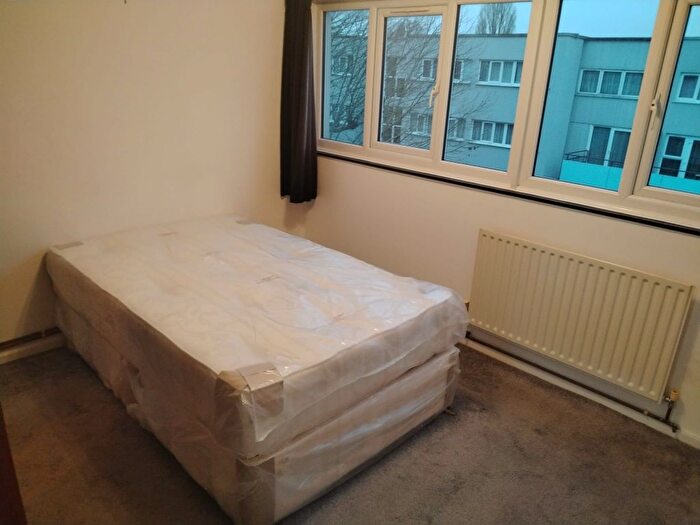 2 Bedroom Flat To Rent In Lindsey Close, Mitcham, CR4