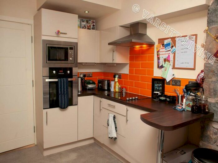 1 Bedroom Flat To Rent In High Street, Bangor, Gwynedd, LL57