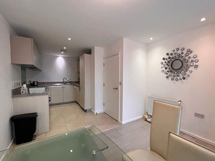3 Bedroom Flat For Sale In Canning Town, London, E16