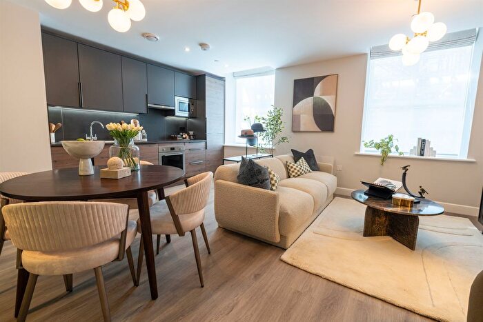 2 Bedroom Flat For Sale In Walton Street, Aylesbury, HP20