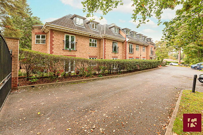 2 Bedroom Apartment To Rent In Ardwell Close, Crowthorne, Berkshire, RG45