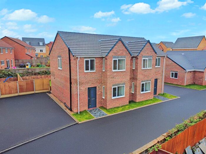 3 Bedroom House For Sale In Arnold Lane, Gedling, Nottingham, NG4