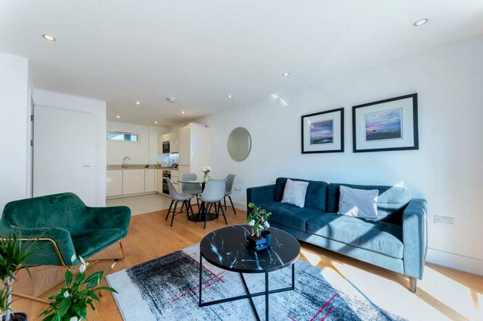 1 Bedroom Flat To Rent In Water Lane, Kingston, Kingston Upon Thames, KT1