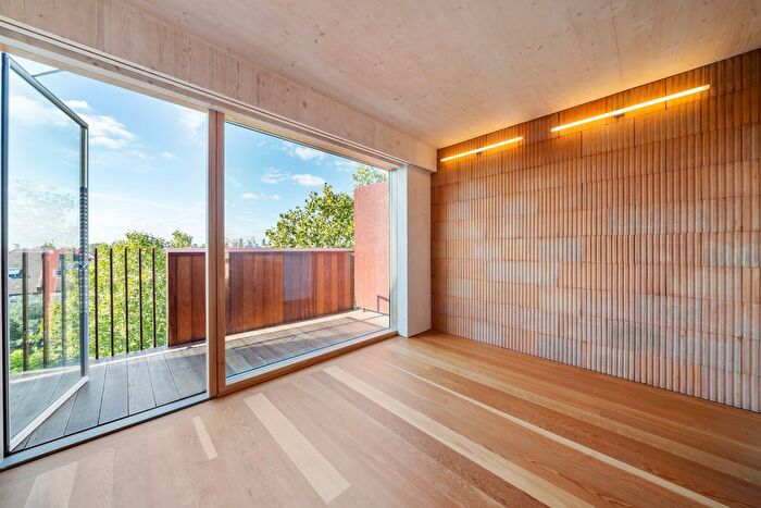 2 Bedroom Flat To Rent In Denmark Hill, London, SE5