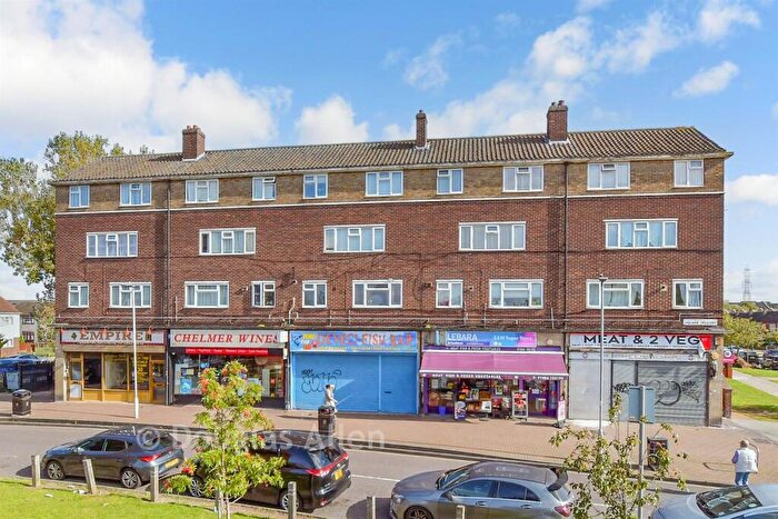 2 Bedroom Flat For Sale In Chelmer Crescent, Barking, Essex, IG11