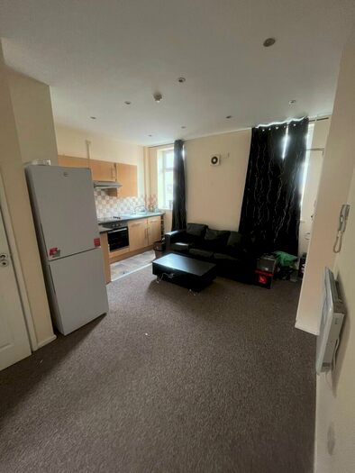 1 Bedroom Flat To Rent In Penarth Road, Grangetown, Cardiff, CF11