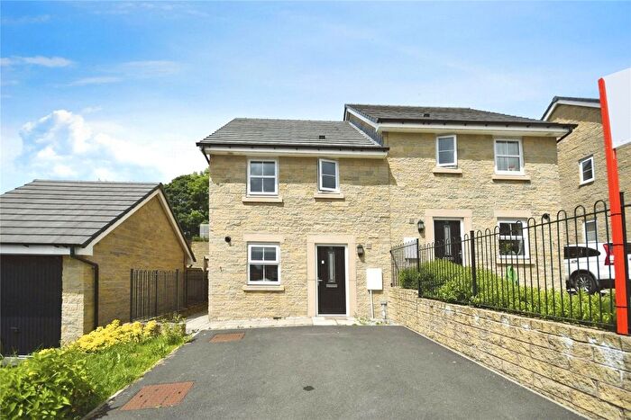 3 Bedroom Semi-Detached House For Sale In Bee Low Road, Buxton, Derbyshire, SK17