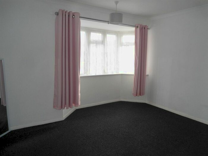 1 Bedroom Flat To Rent In Wakeley Road, Rainham, Gillingham, ME8