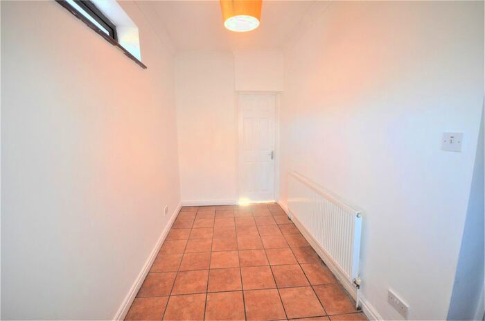 5 Bedroom End Terrace House To Rent In Roll Gardens, IG2