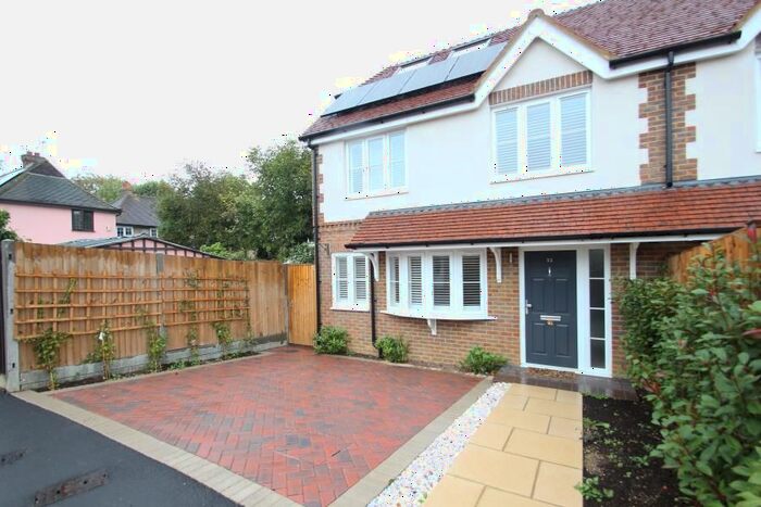 4 Bedroom Town House To Rent In Whitemore Road, Guildford, GU1