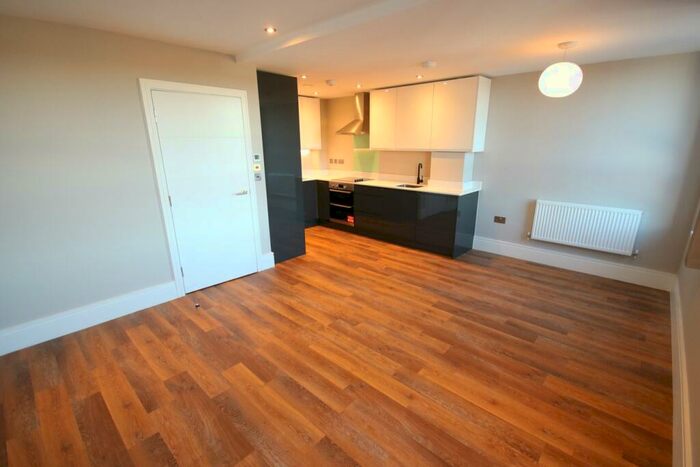 2 Bedroom Flat To Rent In A Heather Gardens, London, NW11