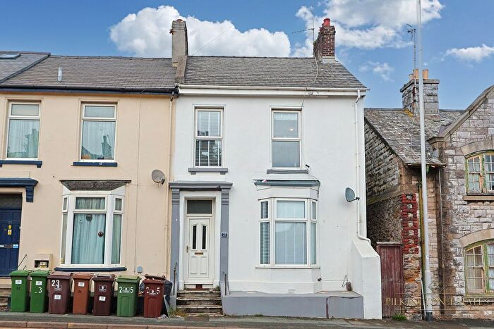 4 Bedroom End Terrace House For Sale In Laira Bridge Road, Plymouth, Devon, PL4