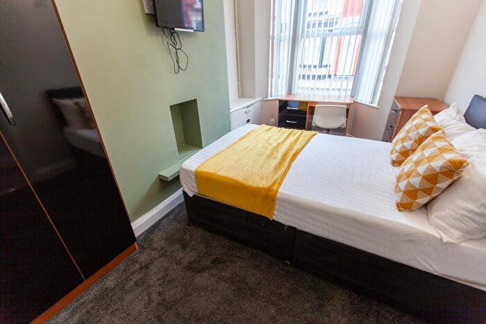 1 Bedroom House To Rent In Mirfield Street, L6