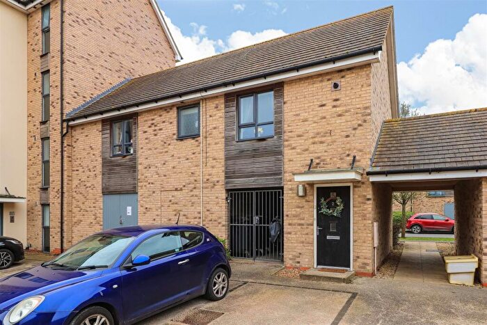 2 Bedroom House To Rent In Yeoman Drive, Cambridge, CB3