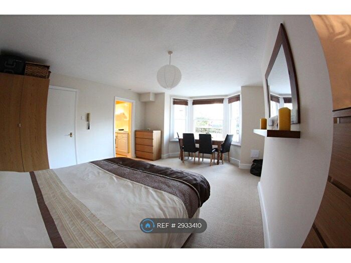 Studio To Rent In Wren Court, Surbiton, KT5